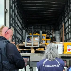 PRF flagra transporte irregular de alimentos na BR-101