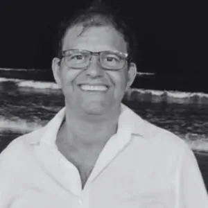 Identificado homem que morreu após cair de prédio em SC