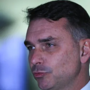 PT associa Flávio Bolsonaro ao Caso Master