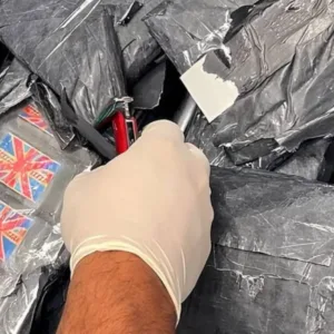 Passageira é presa com 10 kg de haxixe no aeroporto de Florianópolis