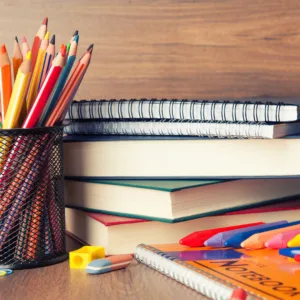 Procon Florianópolis notifica escola por exigir material coletivo