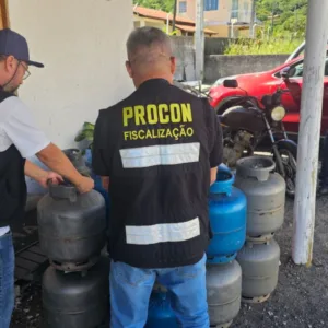 Procon fiscaliza venda de gás de cozinha em Florianópolis