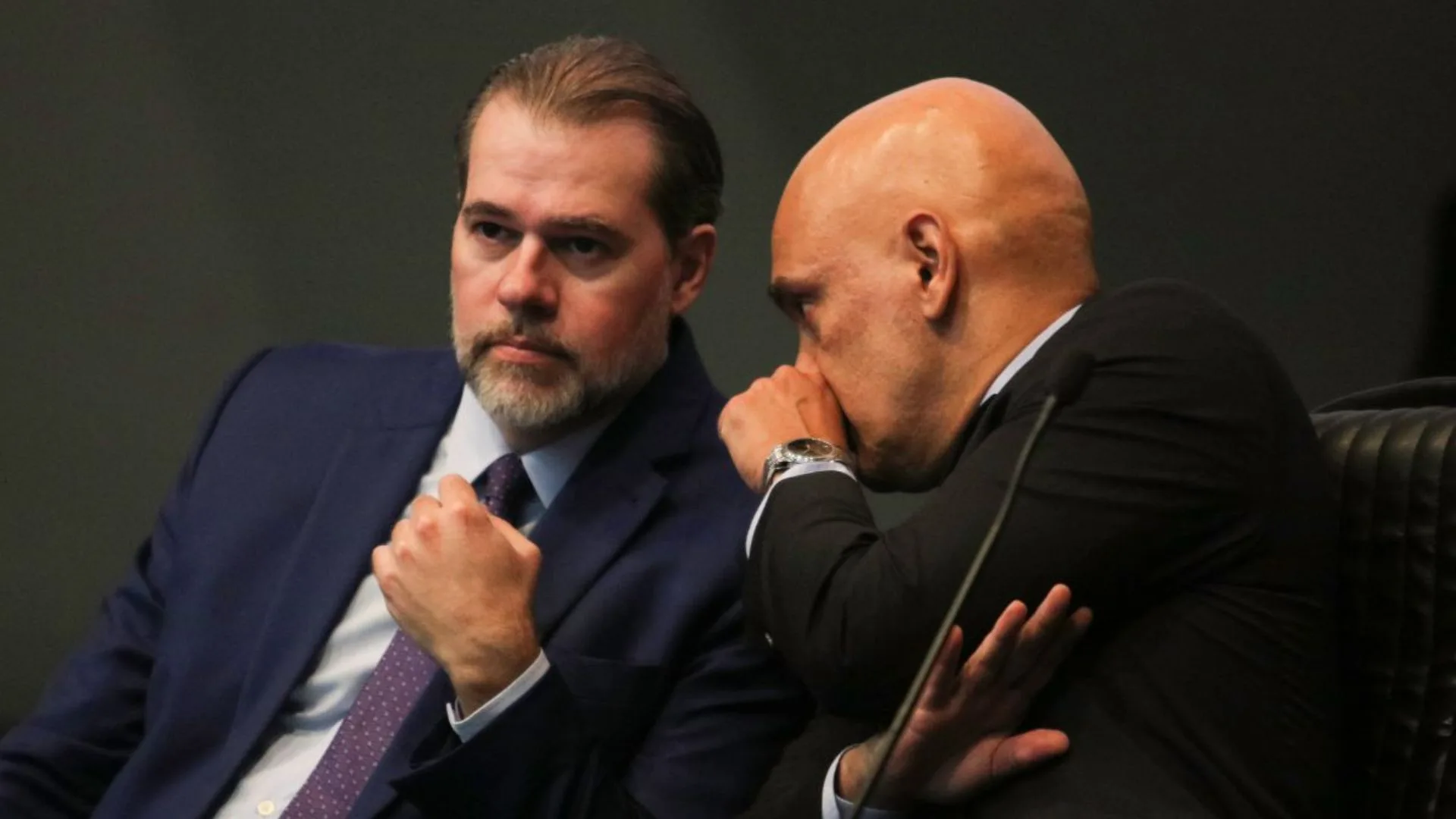 Relator cita transferências a familiares de Toffoli e Moraes