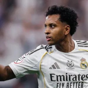 Rodrygo sofre lesão grave e está fora da Copa do Mundo 2026.| Foto: Reprodução SBT Sports / Divulgação 