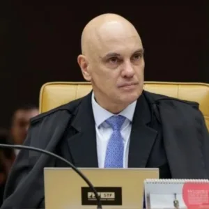 STF homenageia Moraes “Brasil tem dívida com Vossa Excelência” | Foto: Rosinei Coutinho/STF/ Reprodução SBT News / Divulgação