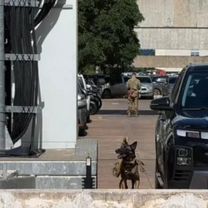 Suspeita de explosivo mobiliza operação em Brasília.| Foto: Divulgação/PMDF/ Reprodução SBT News / Divulgação