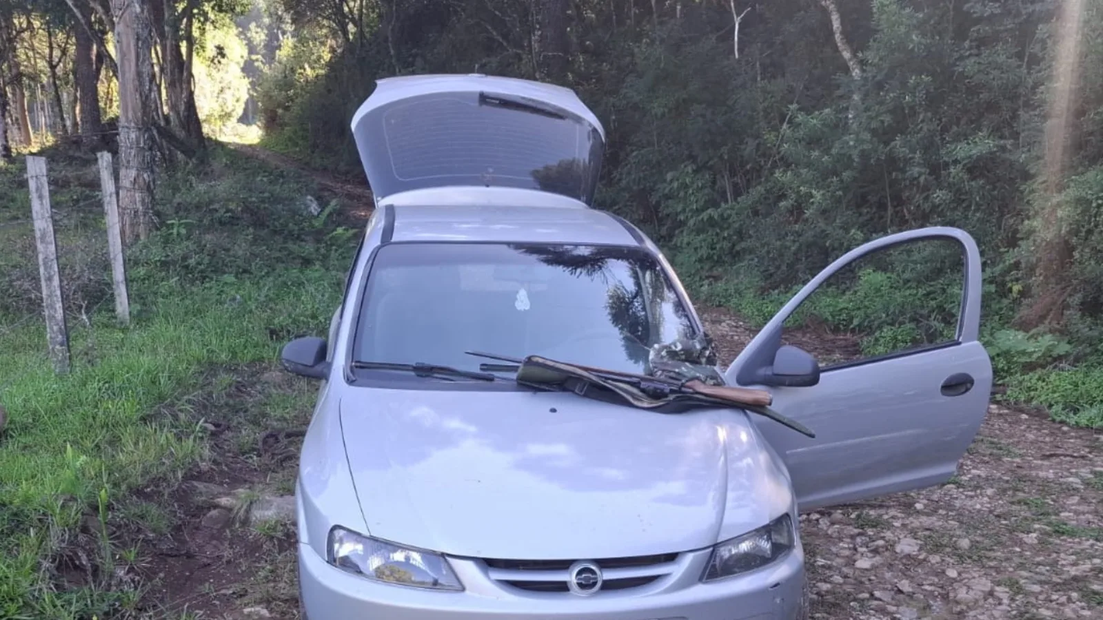 PMA flagra posse ilegal de arma e indícios de caça em Cerro Negro