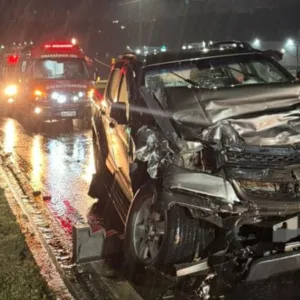 Passageira fica presa às ferragens em acidente na BR-282