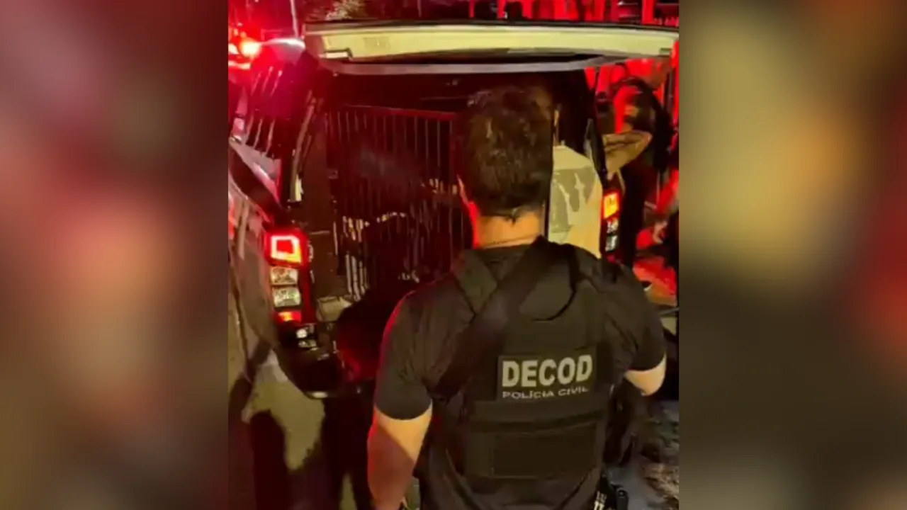 Casal suspeito de enviar drogas pelos Correios é preso em Joinville