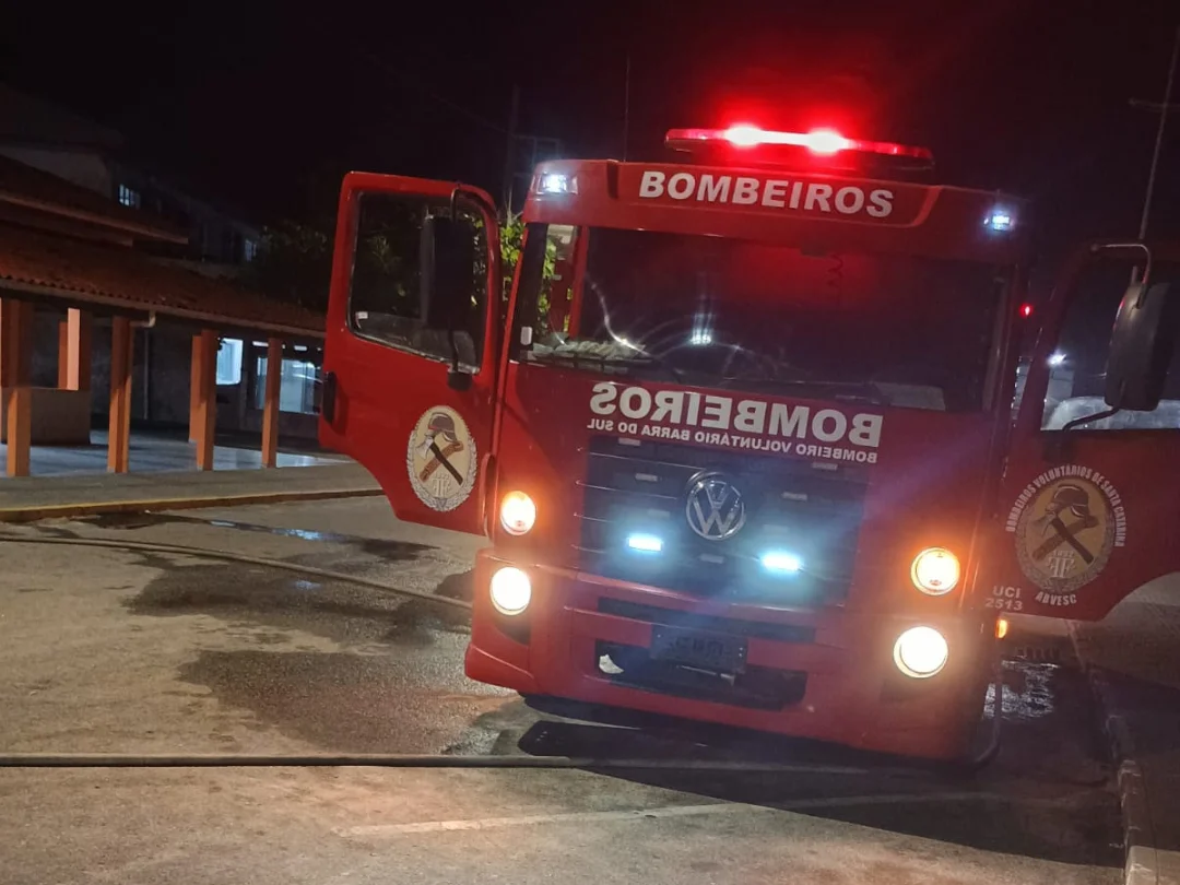 incêndio de grandes proporções destrói petisqueira em SC