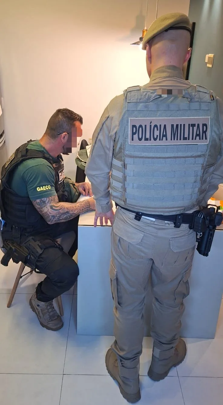 Advogado é investigado por levar smartwatches a presos em Joinville