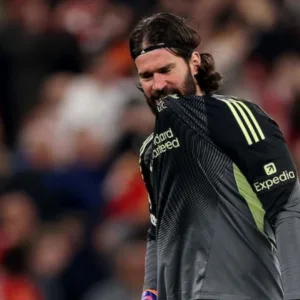 Alisson é eleito 3º melhor goleiro do mundo.| Foto: Reprodução SBT Sports / Divulgação