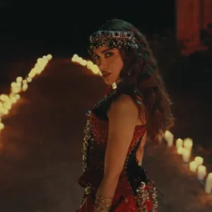 Anitta lança clipe “Desgraça” e inicia nova fase