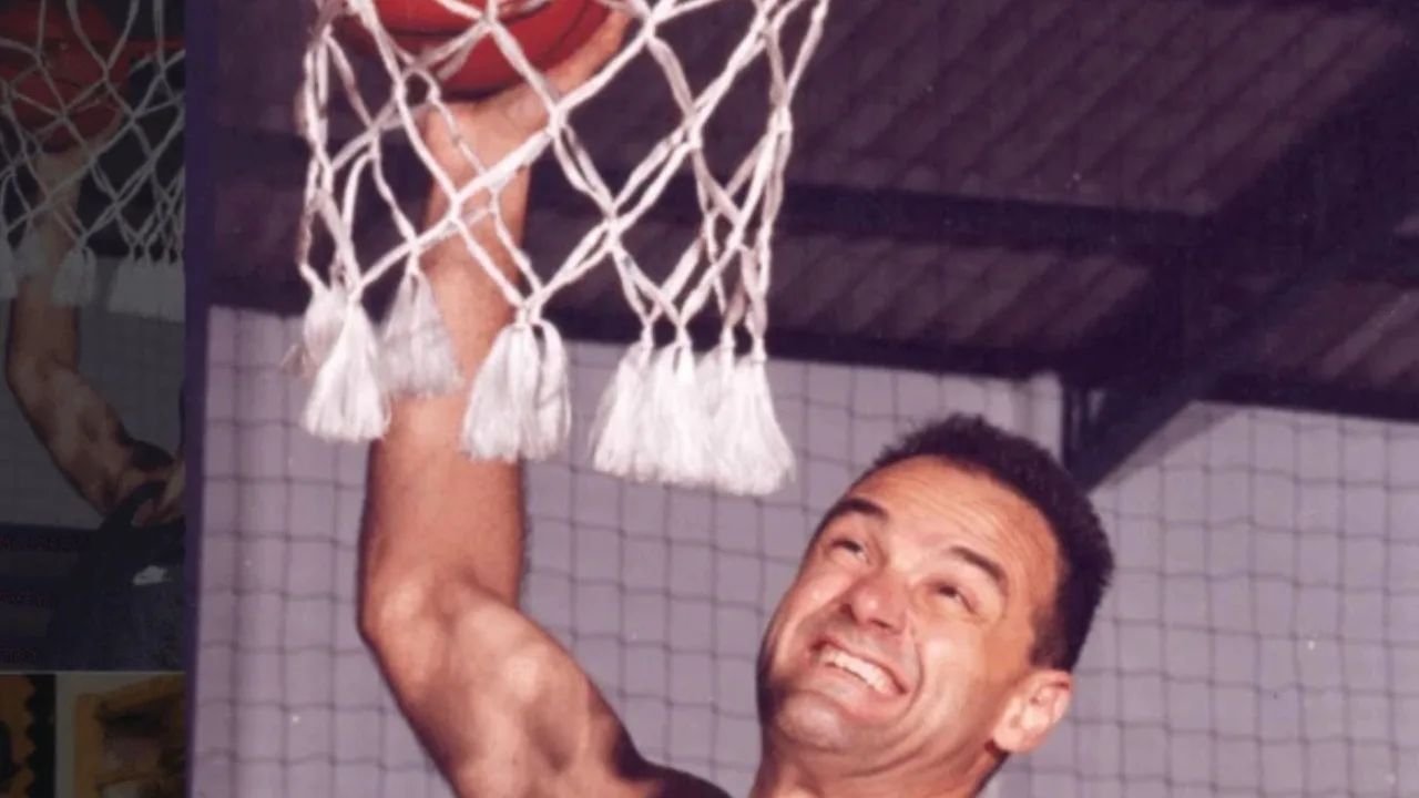 Após mal-estar, Oscar Schmidt é hospitalizado