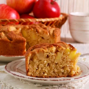 Aprenda a fazer o bolo de maçã recomendado pela nutricionista no 'A Tarde É Nossa'