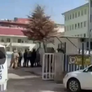 Aluno armado invade escola e deixa 16 feridos na Turquia | Foto: Reprodução/SBT News