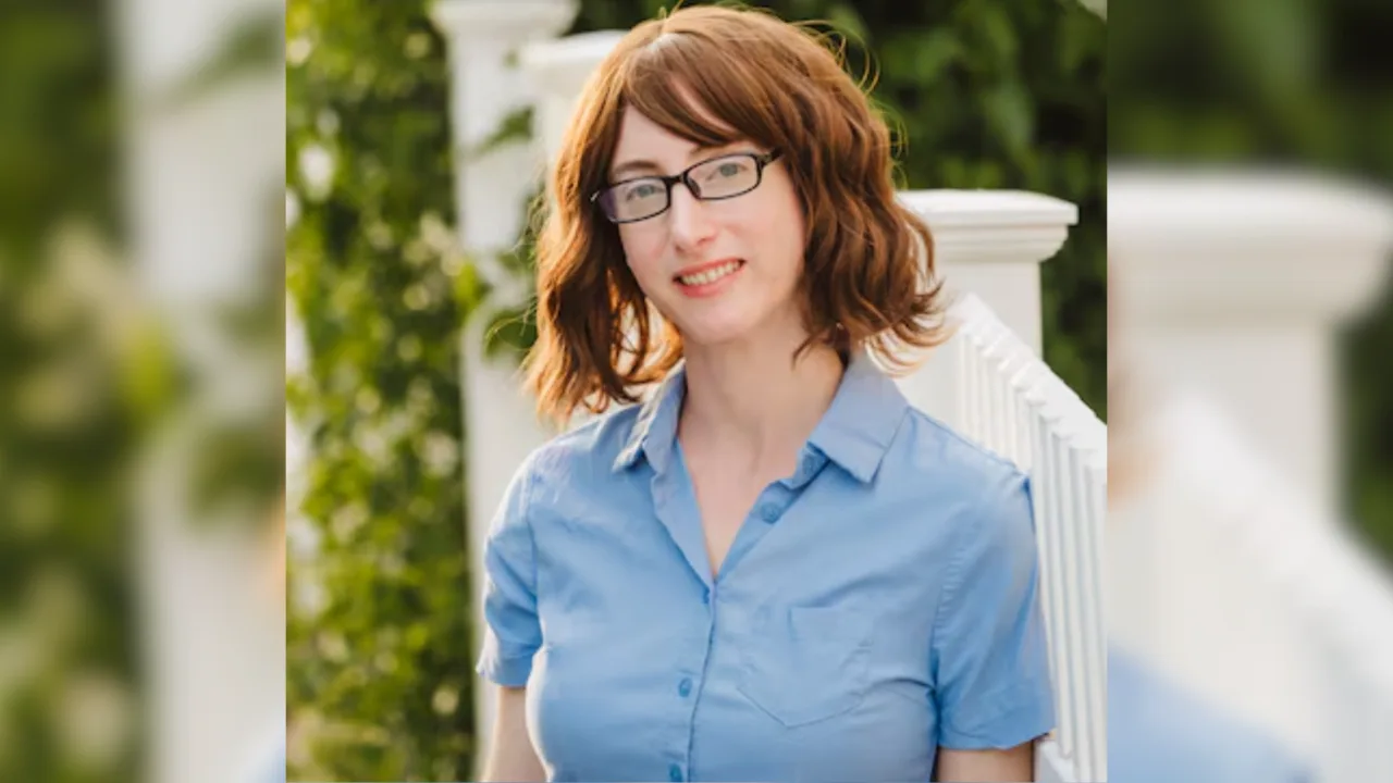 Autora de 'A Empregada' revela identidade real