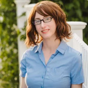 Autora de 'A Empregada' revela identidade real