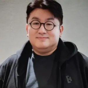 Bang Si-hyuk, presidente da HYBE, é alvo de mandado de prisão na Coreia do Sul