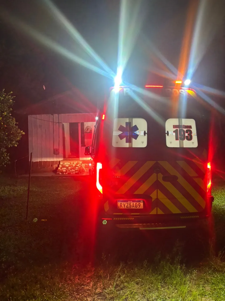 Bebê sofre queimaduras após derrubar térmica com água quente em SC