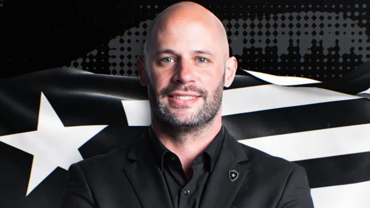 Botafogo anuncia técnico Franclim Carvalho
