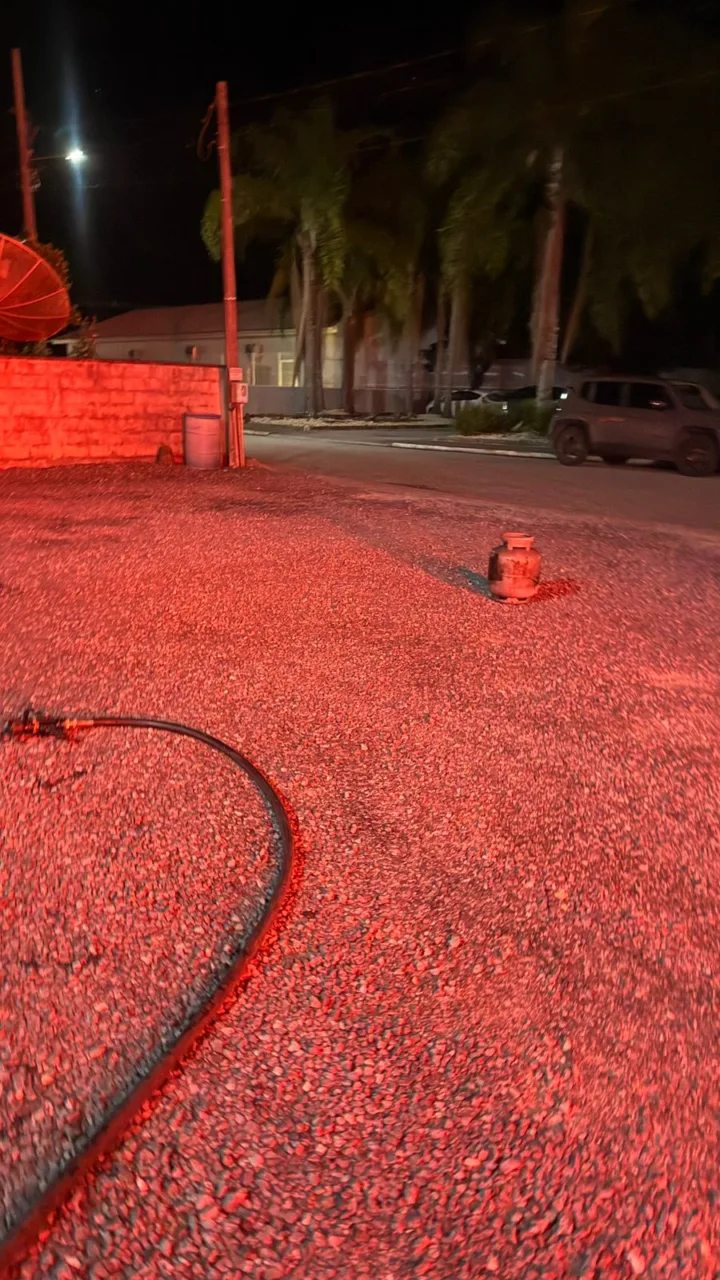 Botijão de gás recém-trocado pega fogo e assusta moradores em SC