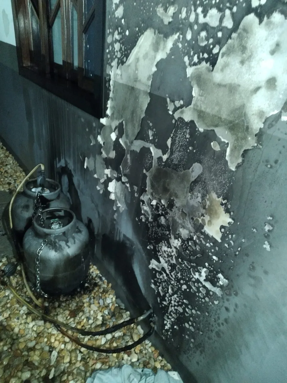 Botijão de gás recém-trocado pega fogo e assusta moradores em SC