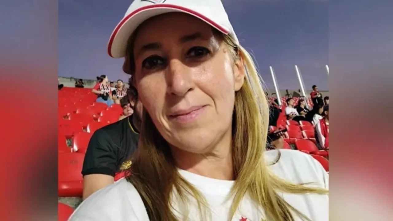 Cansaço extremo e urina escura levam mulher a descobrir doença rara