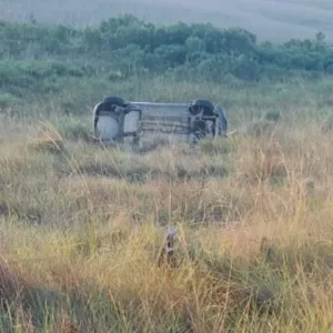 Capotamento após colisão deixa ferido na SC-114 em Lages | Foto: PMRv Serra