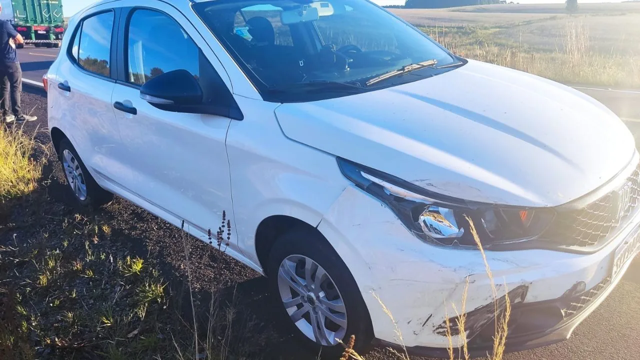 Capotamento após colisão deixa ferido na SC-114 em Lages