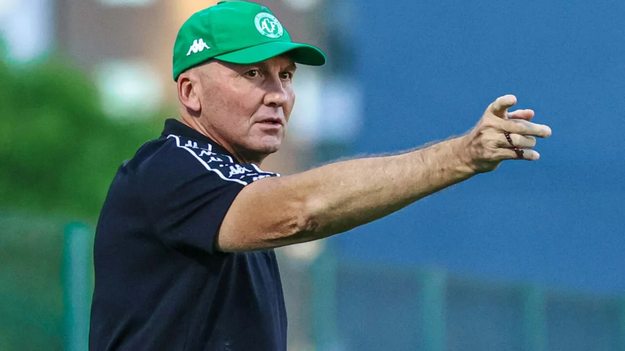 Chapecoense demite Gilmar Dal Pozzo após goleada