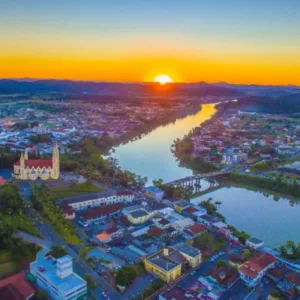 Cidade de SC abre processo seletivo com salários de até R$ 23 mil