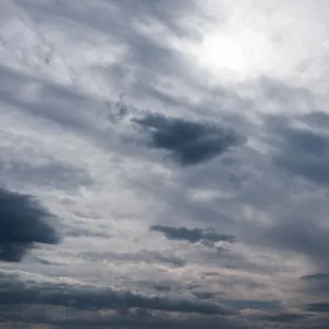 Circulação marítima mantém tempo nublado e com chance de temporais em SC