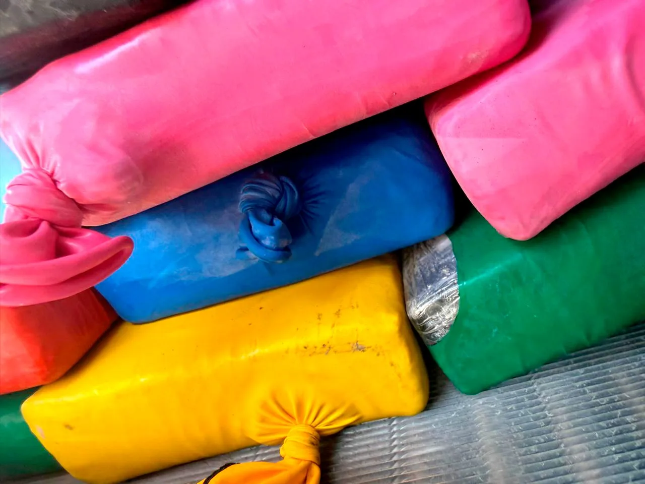 Cocaína é encontrada escondida em carga de frango em porto de SC