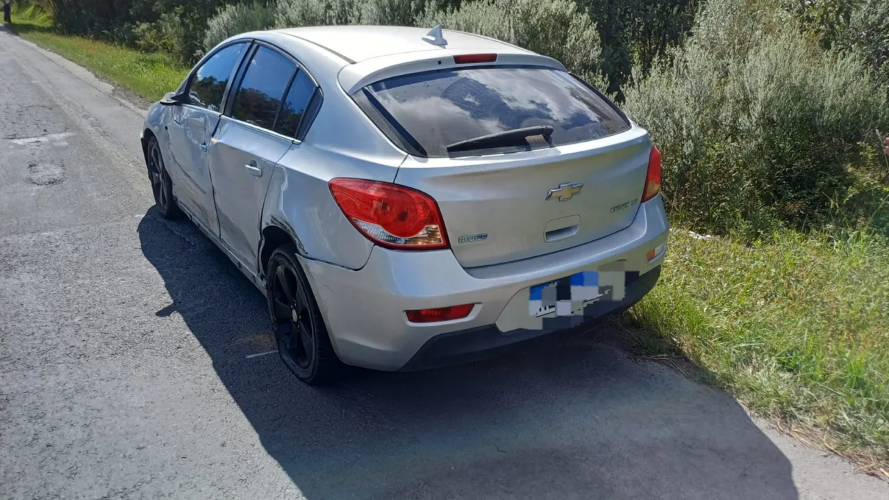 Colisão entre carro e moto deixa dois feridos na BR-282