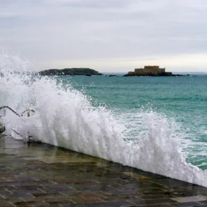 Defesa Civil alerta para maré alta em SC.| Foto: Banco de imagens do Canva