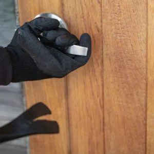 Dupla invade casa e rouba cofre com R$ 15 mil em SC | Foto: Banco de Imagens