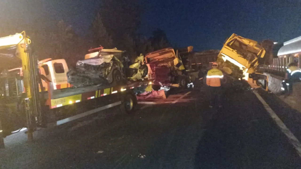 Engavetamento mata motorista e deixa feridos na BR-376