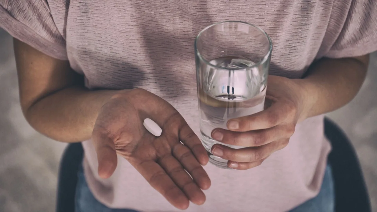 Entenda por que tomar antibióticos sem orientação pode ser perigoso