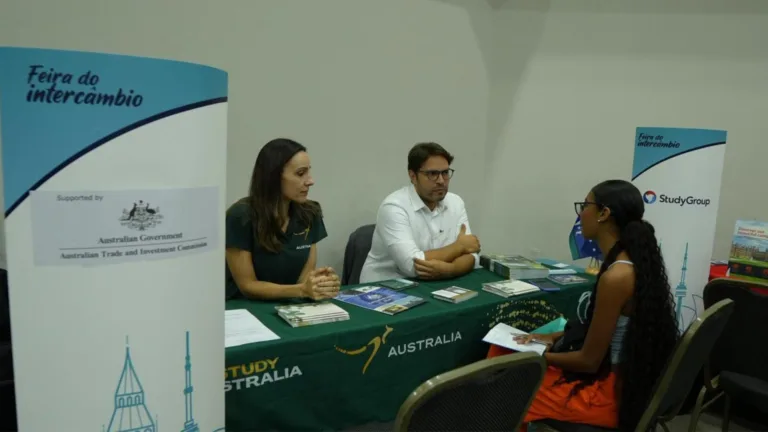 Feira do Intercâmbio reúne vários países em Florianópolis