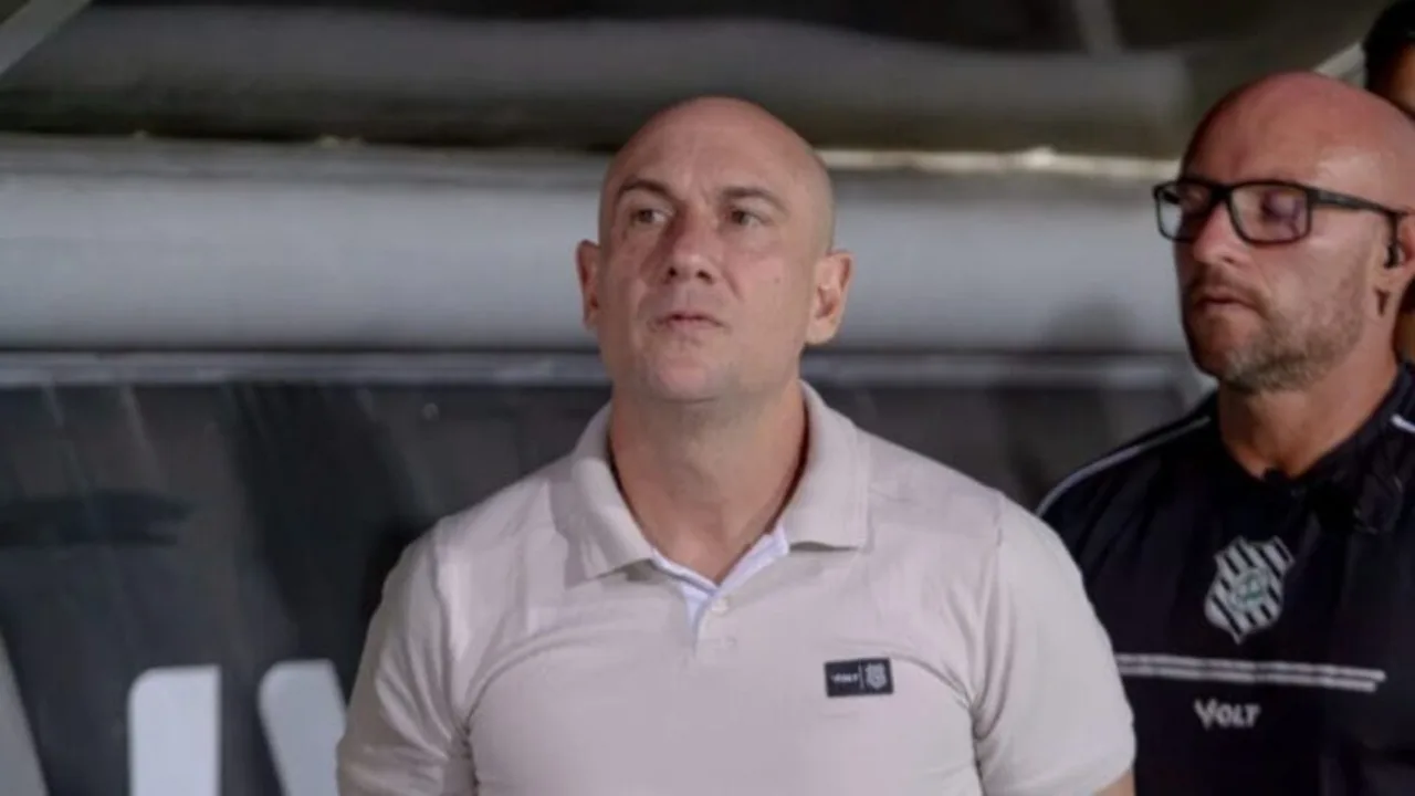 Figueirense anuncia demissão de Márcio Zanardi