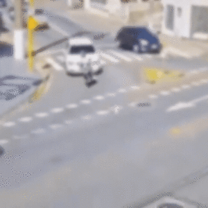 VÍDEO: Briga no trânsito termina com dois motociclistas atropelados em SC