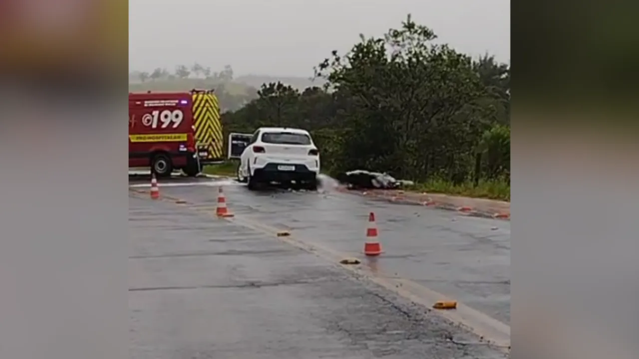 Grave acidente entre carro e moto termina em morte em SC (2)