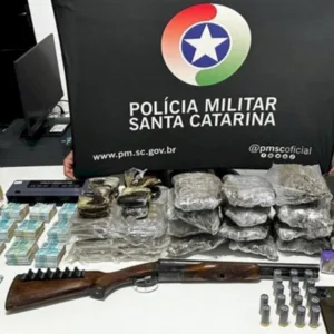 Homem é preso com drogas e R$ 88 mil em Chapecó