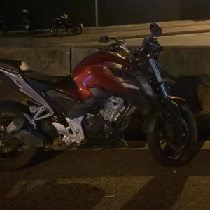 Homem morre após bater moto em guard rail na SC-403, em Florianópolis