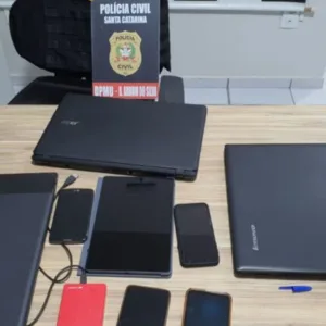 Investigação por estelionato leva polícia a descobrir material de abuso sexual em SC