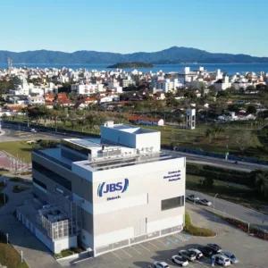
Gigante do setor de alimentos inaugurou a JBS Biotech, Centro de Biotecnologia Avançada, em Florianópolis | Foto: Divulgação