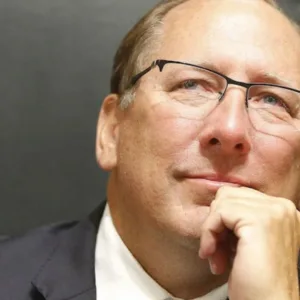 Justiça afasta Textor do comando da SAF do Botafogo