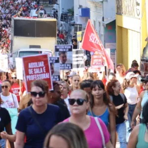 Justiça manda encerrar greve em Florianópolis