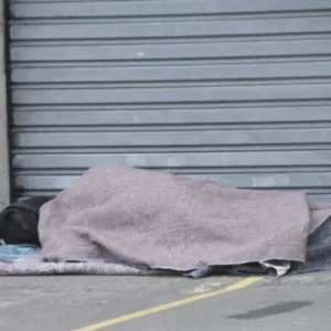 Lages debate impacto de esmolas para moradores de rua